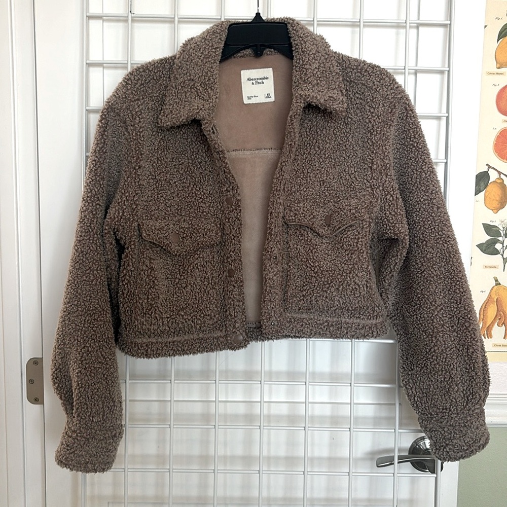 Abercrombie & Fitch Cropped light brown Teddy Sherpa Jacket